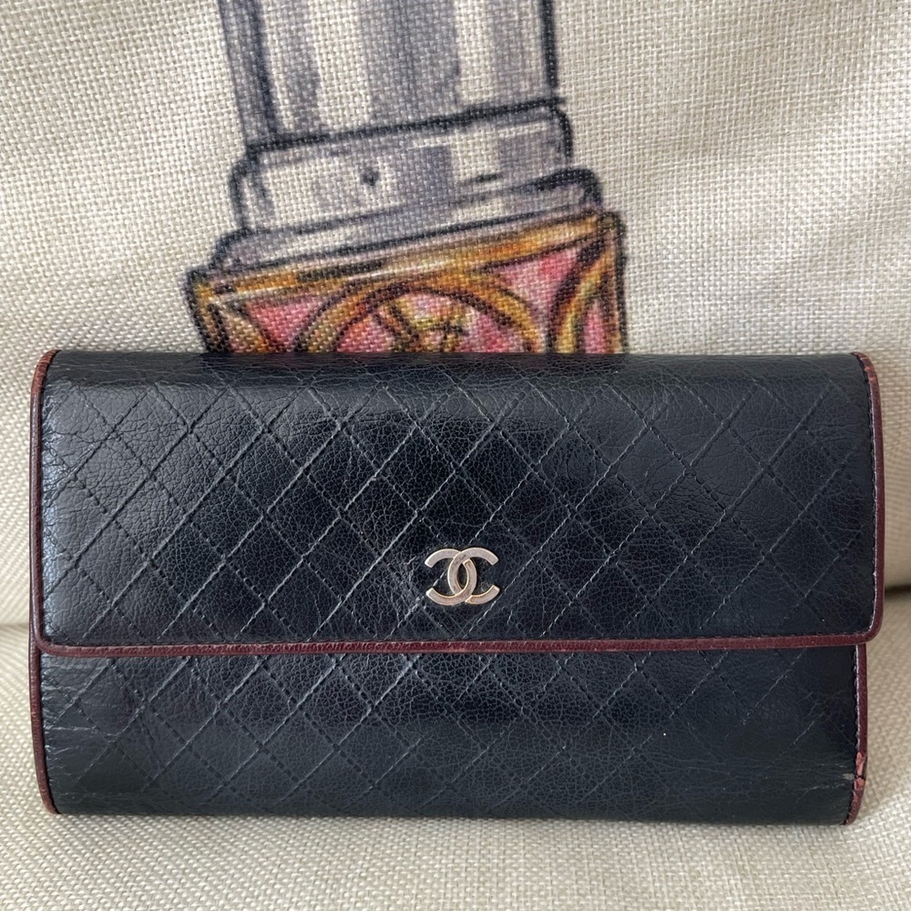CHANEL Leather Diamond Stitched Trifold Wallet w/COA⭐️